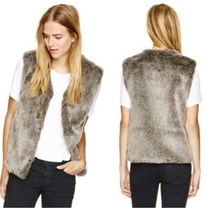ARITZIA NWOT Talula Park Slope faux fur vest. Size small. Grey/brown colour.